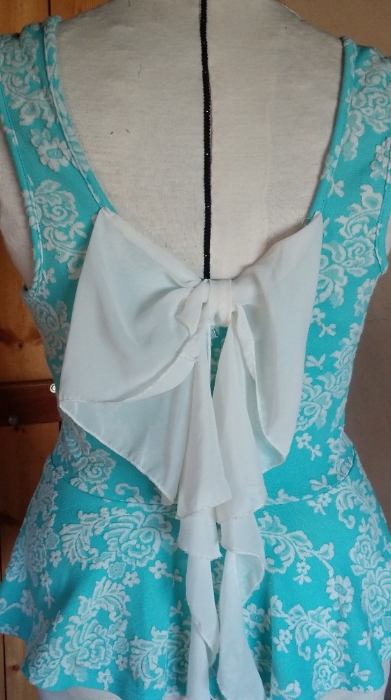 Blue & white floral print top